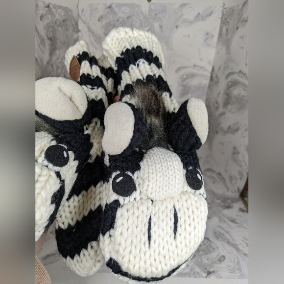 Kyber Zebra Child's Mittens, New with tags - Picture 3 of 10